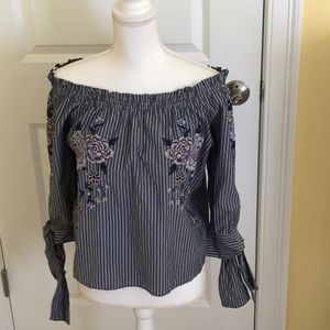 Off the shoulder American Eagle blouse